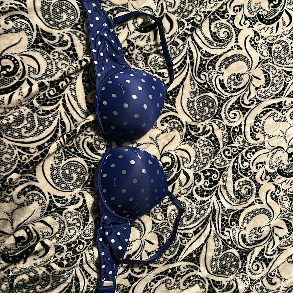 Victoria Secret PINK WEAR EVERYWHERE
WEAR EVERYWHERE SUPER PUSH-UP BRA